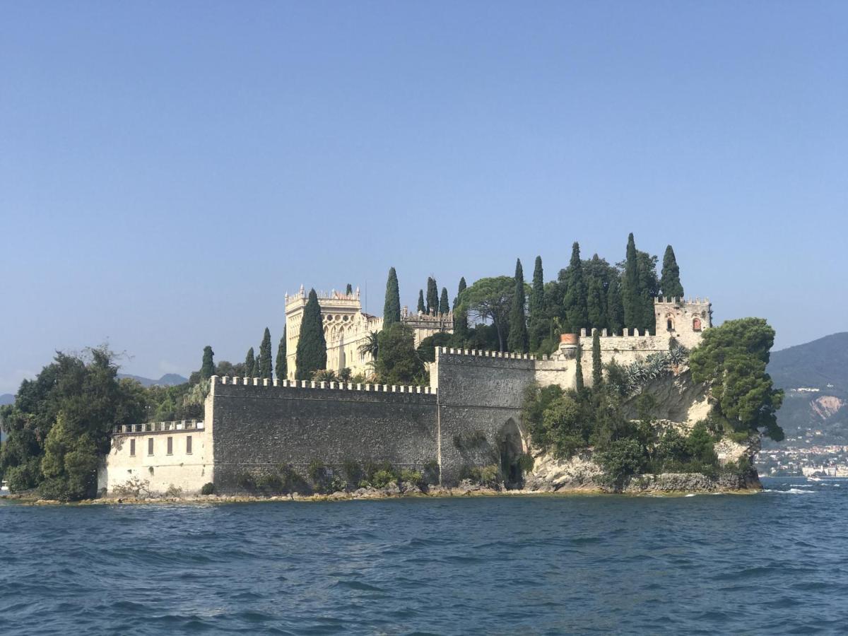 Residence La Mignon Oleandri Torri Del Benaco Bagian luar foto