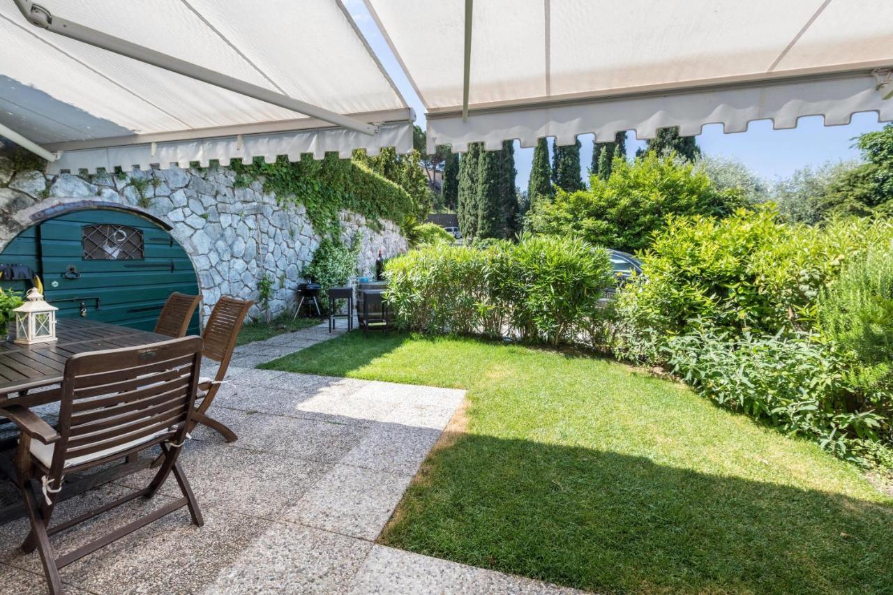 Residence La Mignon Oleandri Torri Del Benaco Bagian luar foto