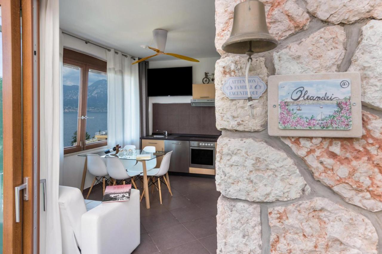 Residence La Mignon Oleandri Torri Del Benaco Bagian luar foto